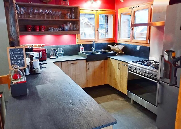 Morzine Guest Chalet Hypercenter Hot Tubs - Sauna & Mtb Storage